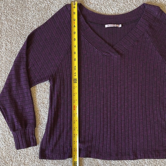 Michael Stars, Long Sleeve Women's V-neck Purple & Black Pullover Sweater - Picture 6 of 9